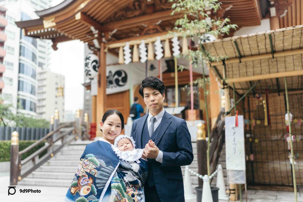 水天宮のお宮参り写真本殿の前で