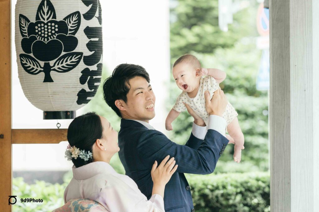 水天宮のお宮参り写真-提灯が映える