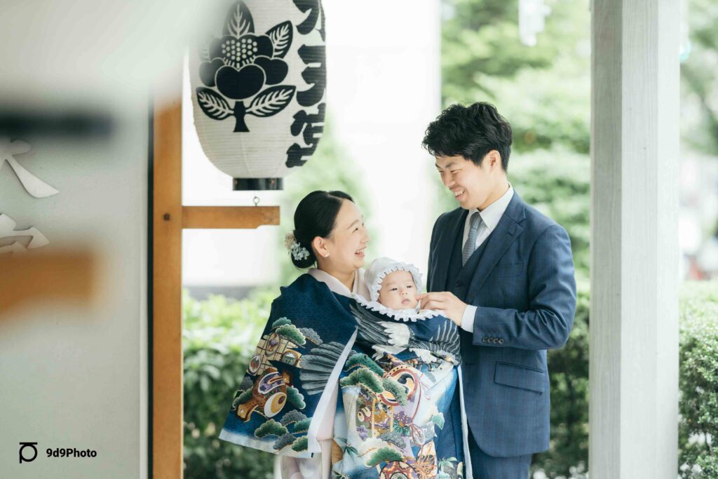 水天宮の提灯が映えるお宮参り写真