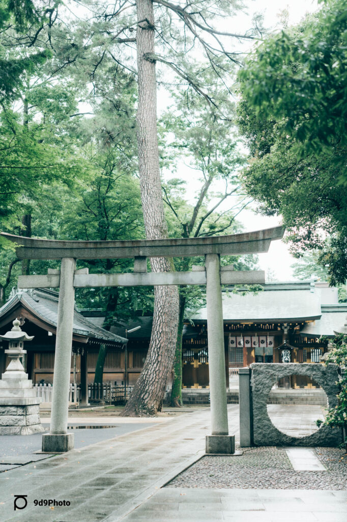 荻窪八幡神社の祓門と鳥居