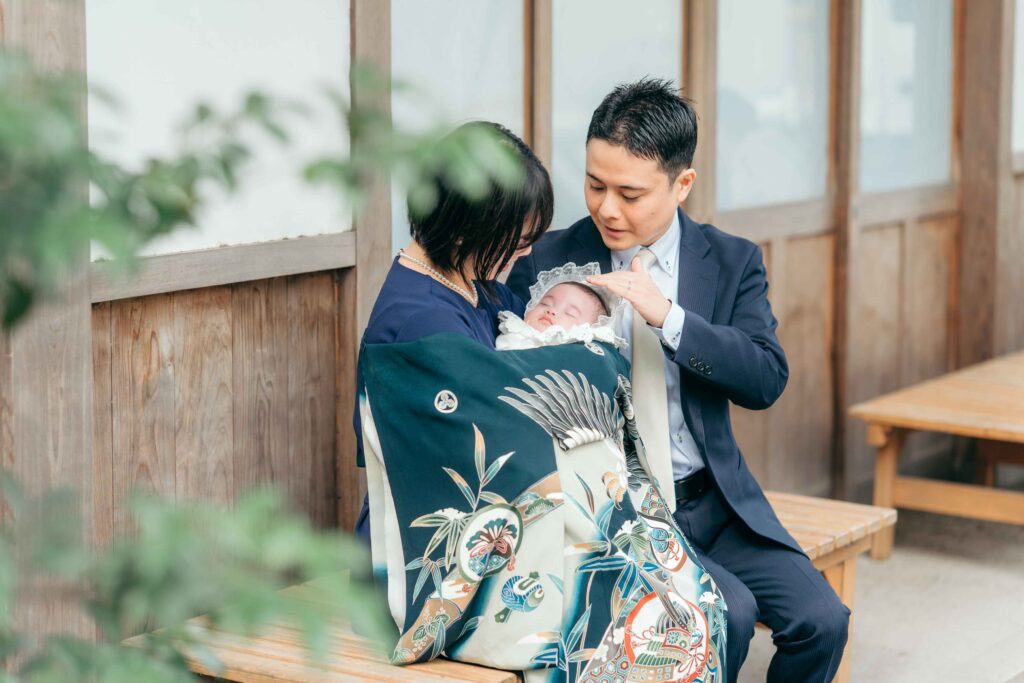 阿佐ヶ谷神明宮 境内ベンチでのお宮参り撮影